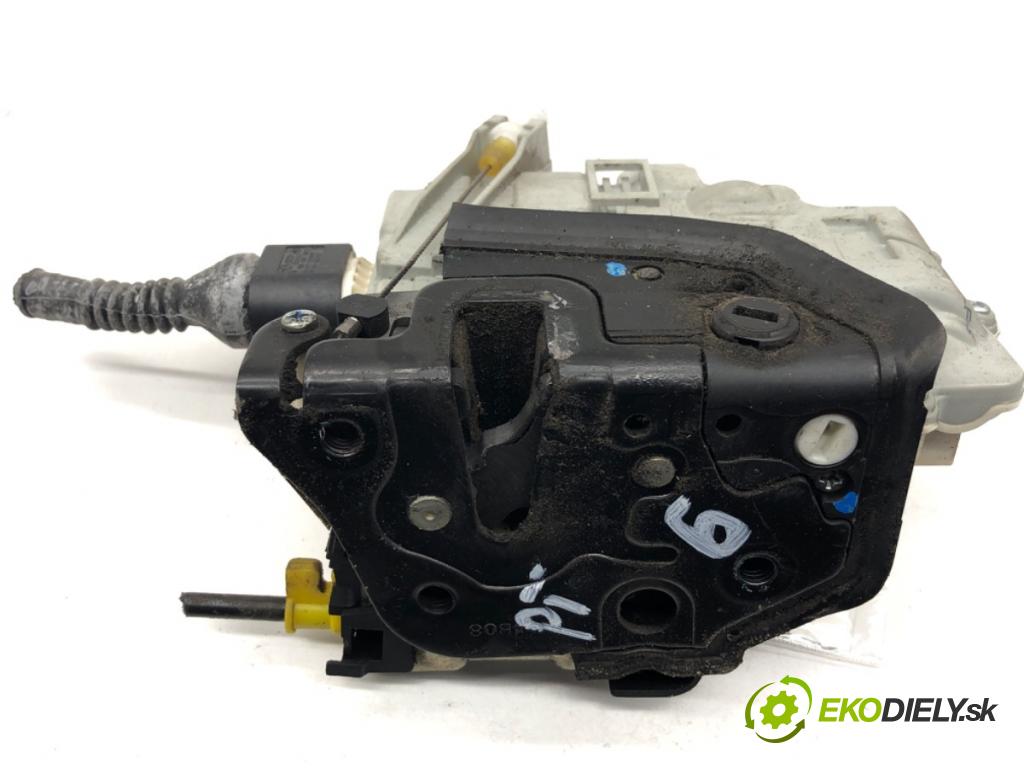 AUDI A4 B8 Kombi 2008 140 kW 2.7 TDI 2698 zámok Dvere pravy zad 8K0839016