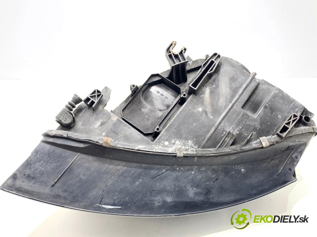 AUDI A4 B8 Kombi 2008 140 kW 2.7 TDI 2698 světlomet pravý přední část XENON 8K0941004D