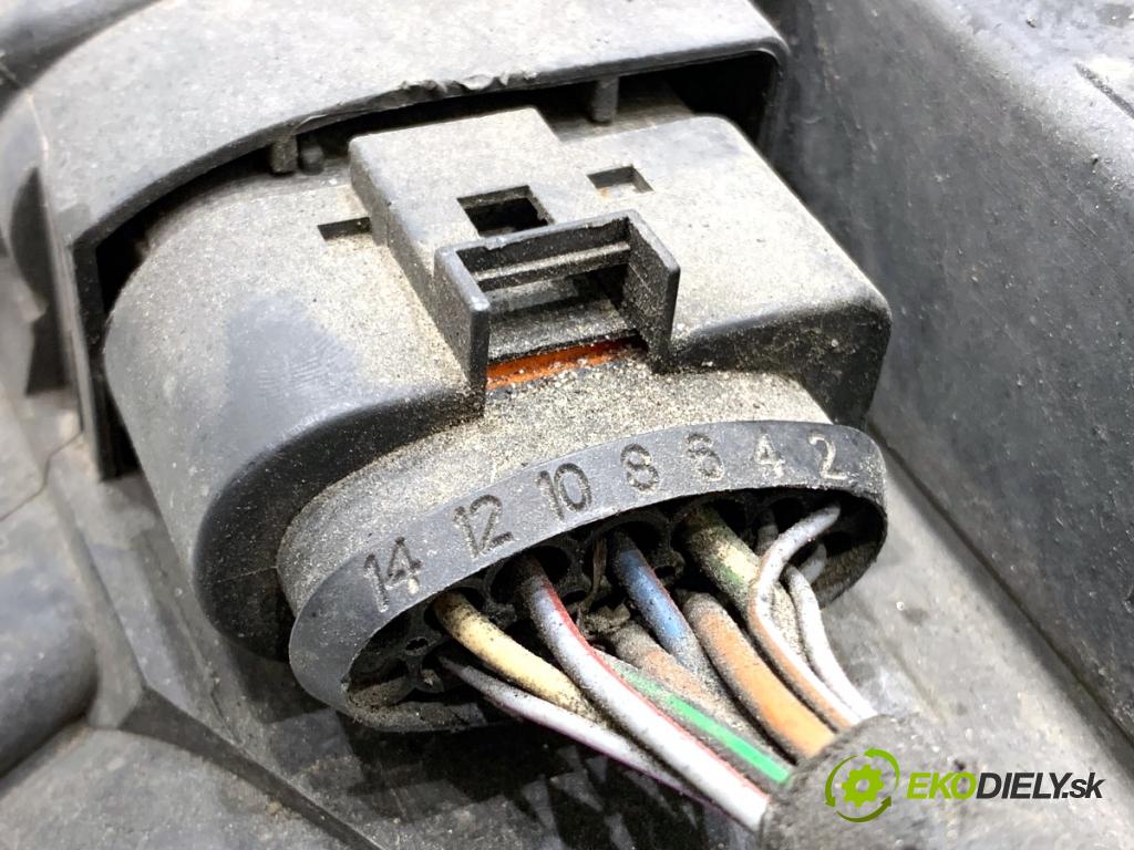 AUDI A4 B8 Kombi 2008 140 kW 2.7 TDI 2698 světlomet pravý přední část XENON 8K0941004D