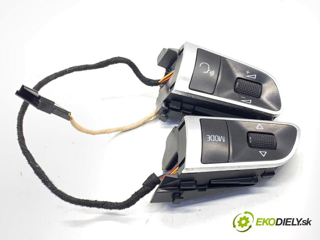 AUDI A4 B8 Kombi 2008 140 kW 2.7 TDI 2698 SPÍNAČE: volantu 4E0951527AE