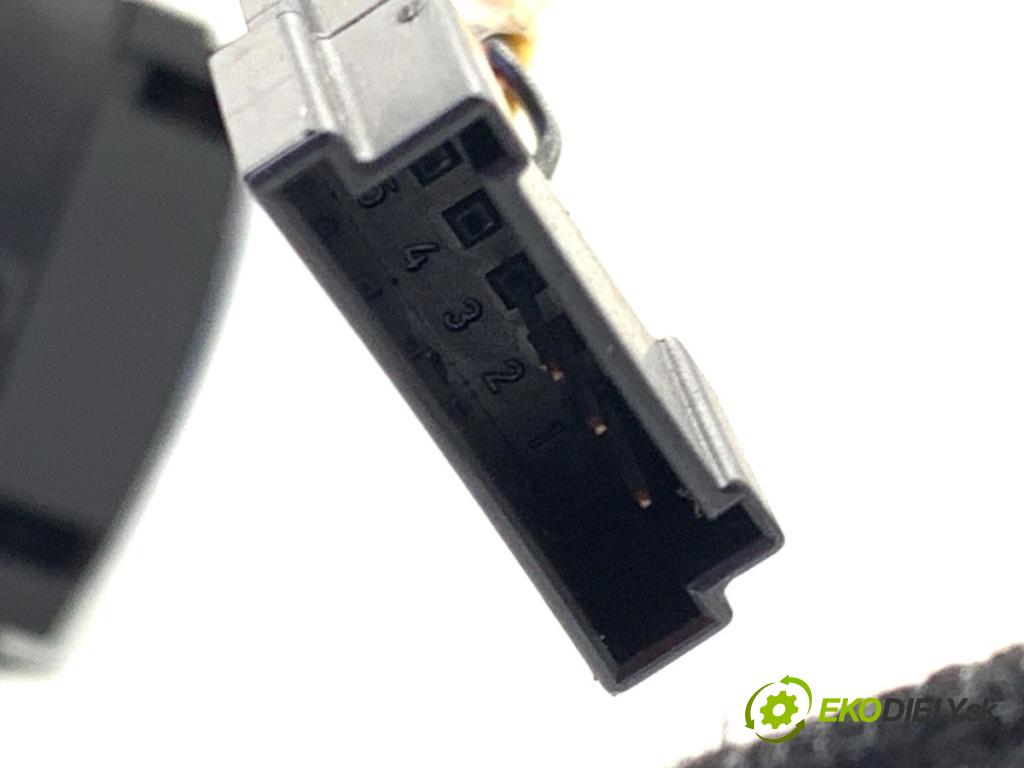 AUDI A4 B8 Kombi 2008 140 kW 2.7 TDI 2698 SPÍNAČE: volantu 4E0951527AE