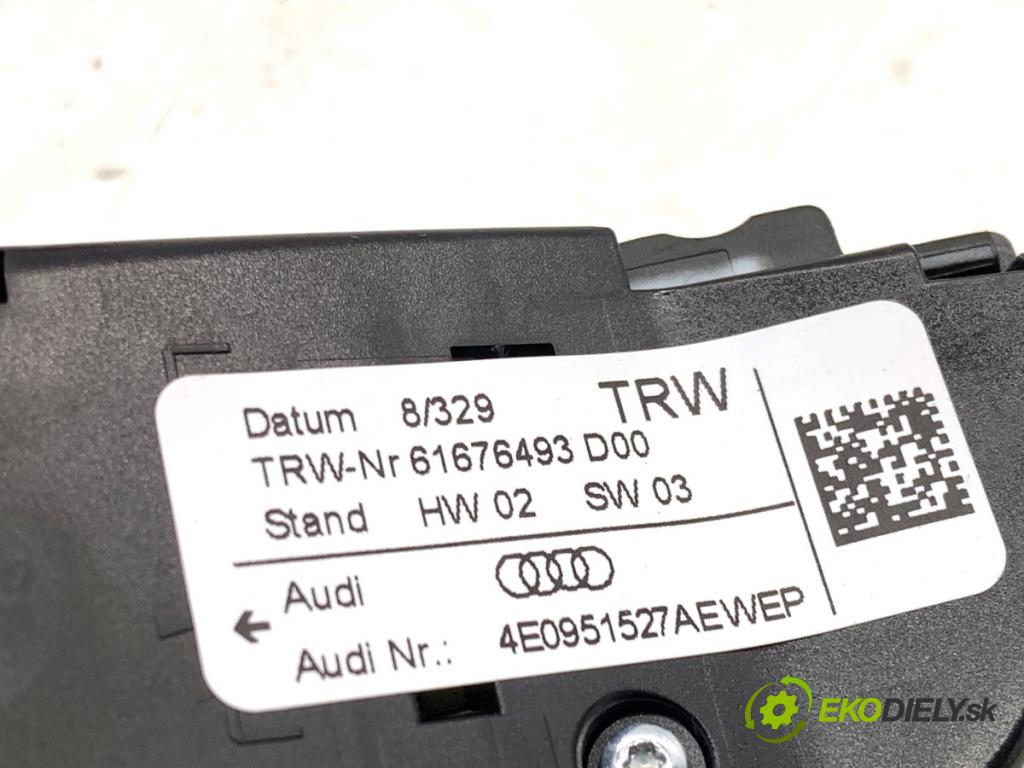 AUDI A4 B8 Kombi 2008 140 kW 2.7 TDI 2698 SPÍNAČE: volantu 4E0951527AE