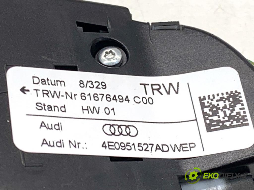 AUDI A4 B8 Kombi 2008 140 kW 2.7 TDI 2698 SPÍNAČE: volantu 4E0951527AE