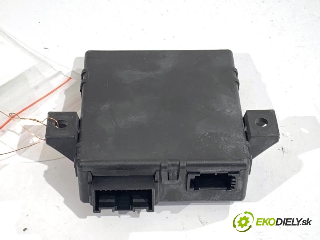 AUDI A4 B8 Kombi 2008 140 kW 2.7 TDI 2698 modul brzdy ruční brzdy 8T0907468P