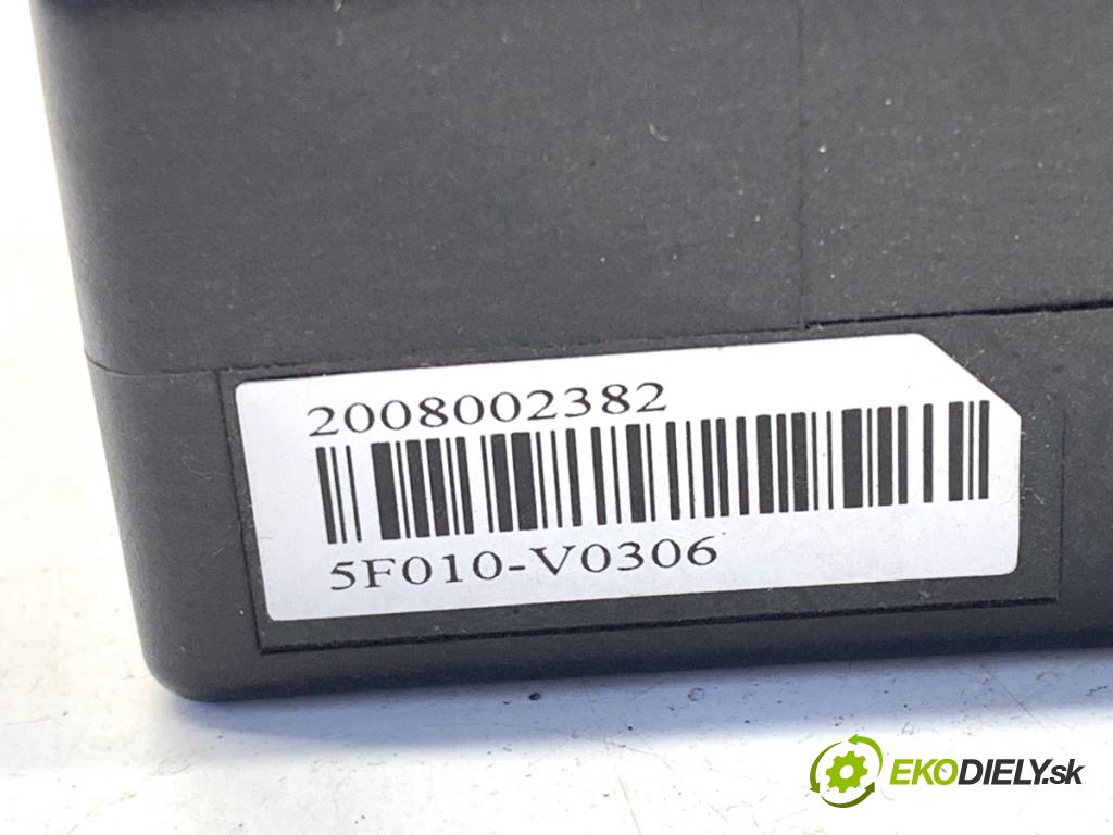 AUDI A4 B8 Kombi 2008 140 kW 2.7 TDI 2698 Modul ťažného oka ECS: 5F010