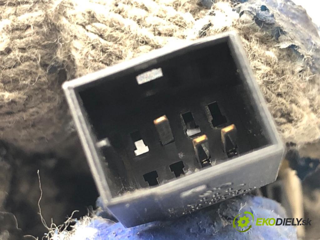 AUDI A4 B8 Kombi 2008 140 kW 2.7 TDI 2698 Spätné zrkadlo vnútorné 8T0857511 (Spätné zrkadlo vnútorné)