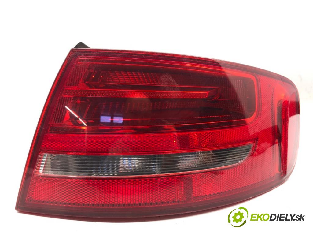 AUDI A4 B8 Kombi 2008 140 kW 2.7 TDI 2698 Svetlo pravy zad 219702