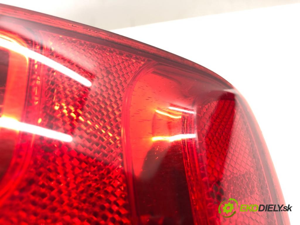 AUDI A4 B8 Kombi 2008 140 kW 2.7 TDI 2698 Svetlo pravy zad 219702