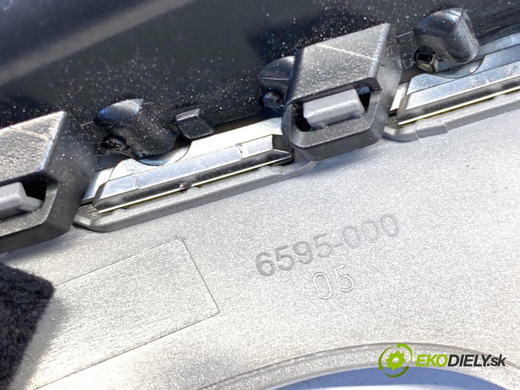 AUDI A4 B8 Kombi 2008 140 kW 2.7 TDI 2698 mří topení levý přední část 8K1820901G