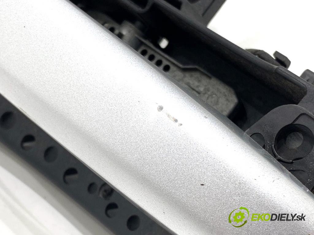 AUDI A4 B8 Kombi 2008 140 kW 2.7 TDI 2698 Kľučka vonkajšia ľavy predný