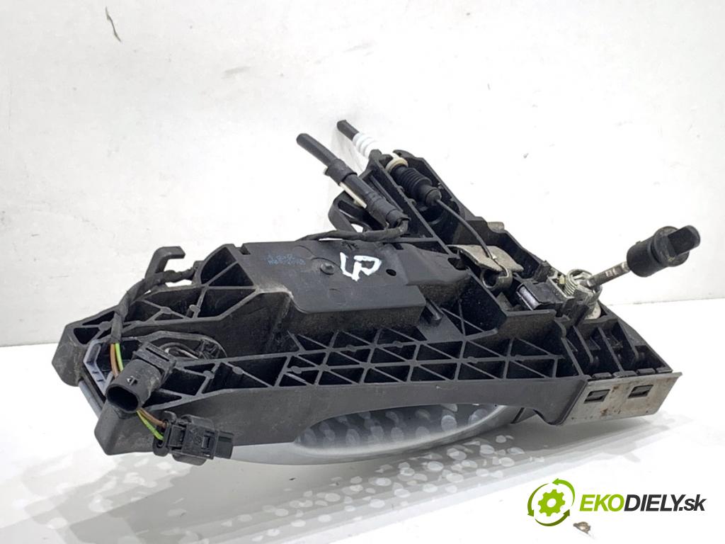 AUDI A4 B8 Kombi 2008 140 kW 2.7 TDI 2698 Kľučka vonkajšia ľavy predný