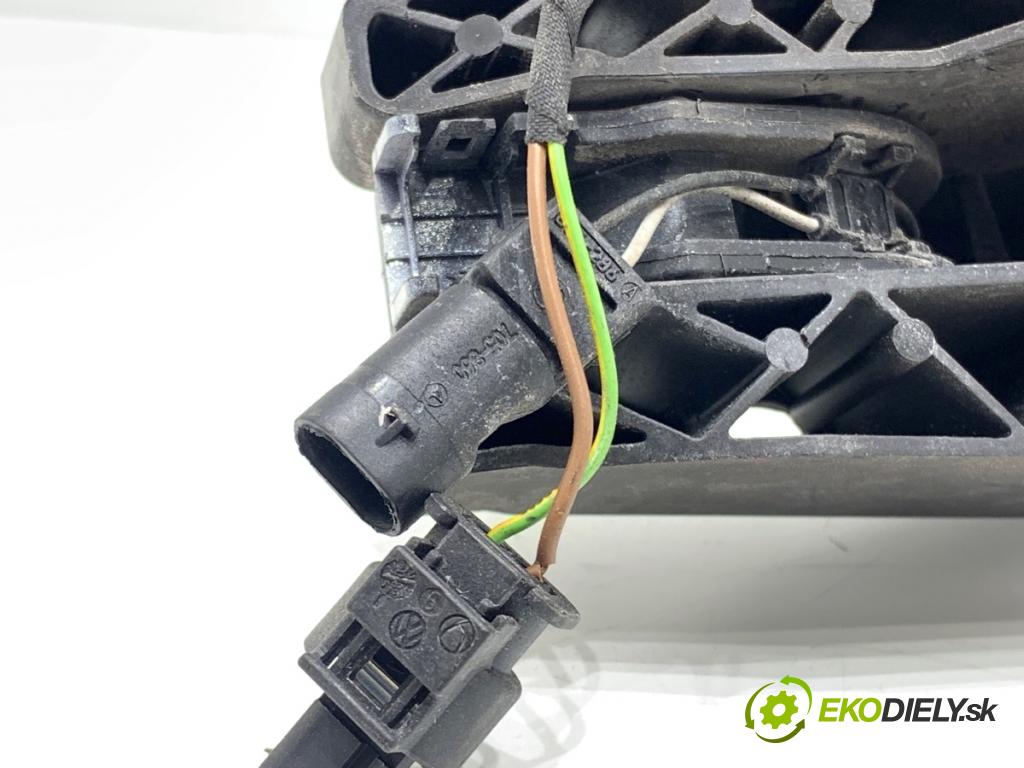 AUDI A4 B8 Kombi 2008 140 kW 2.7 TDI 2698 Kľučka vonkajšia ľavy predný