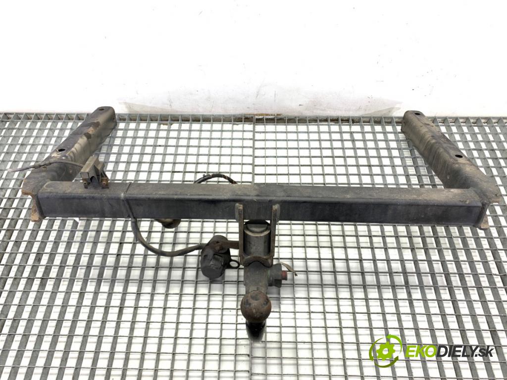 AUDI A4 B8 Kombi 2008 140 kW 2.7 TDI 2698 Hák tažné zařízení  (Tažné zařízení)