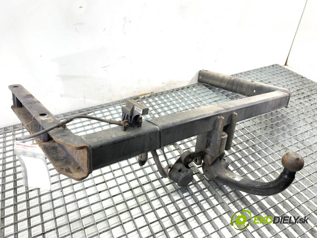 AUDI A4 B8 Kombi 2008 140 kW 2.7 TDI 2698 Hák ťažné zariadenie  (Ťažné zariadenie)