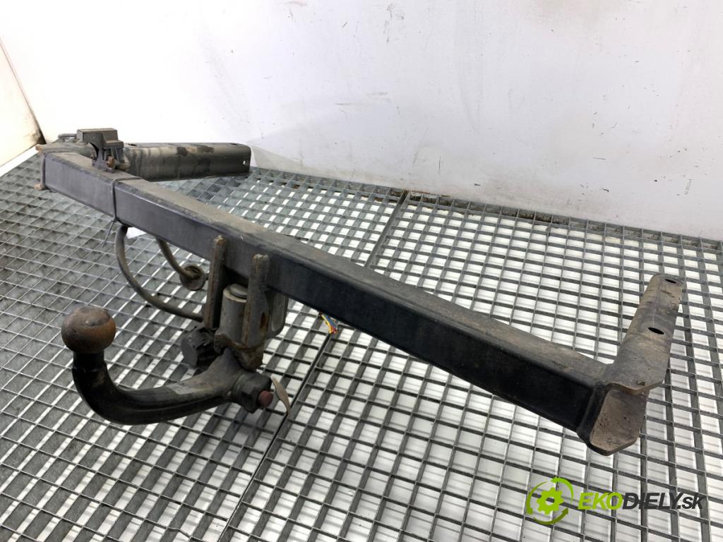 AUDI A4 B8 Kombi 2008 140 kW 2.7 TDI 2698 Hák ťažné zariadenie  (Ťažné zariadenie)