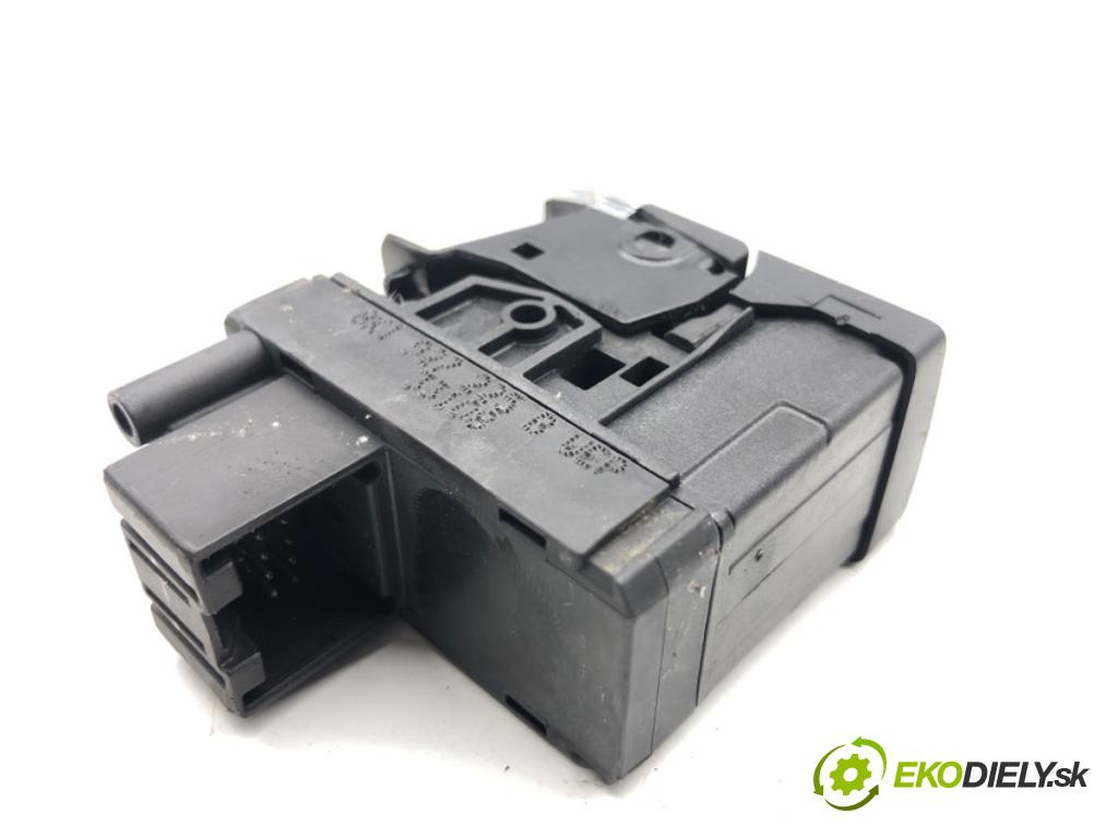 AUDI A4 B8 Kombi 2008 140 kW 2.7 TDI 2698 Kulisa brzdy ručnej brzdy 8K1927225B