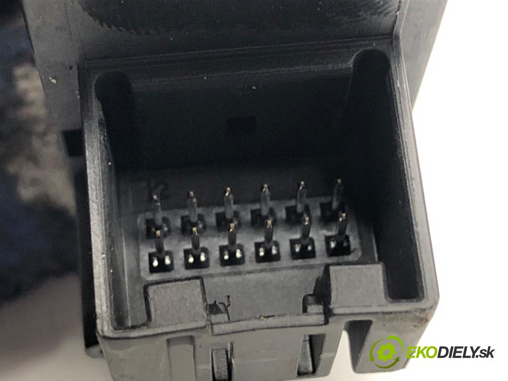 AUDI A4 B8 Kombi 2008 140 kW 2.7 TDI 2698 Kulisa brzdy ručnej brzdy 8K1927225B