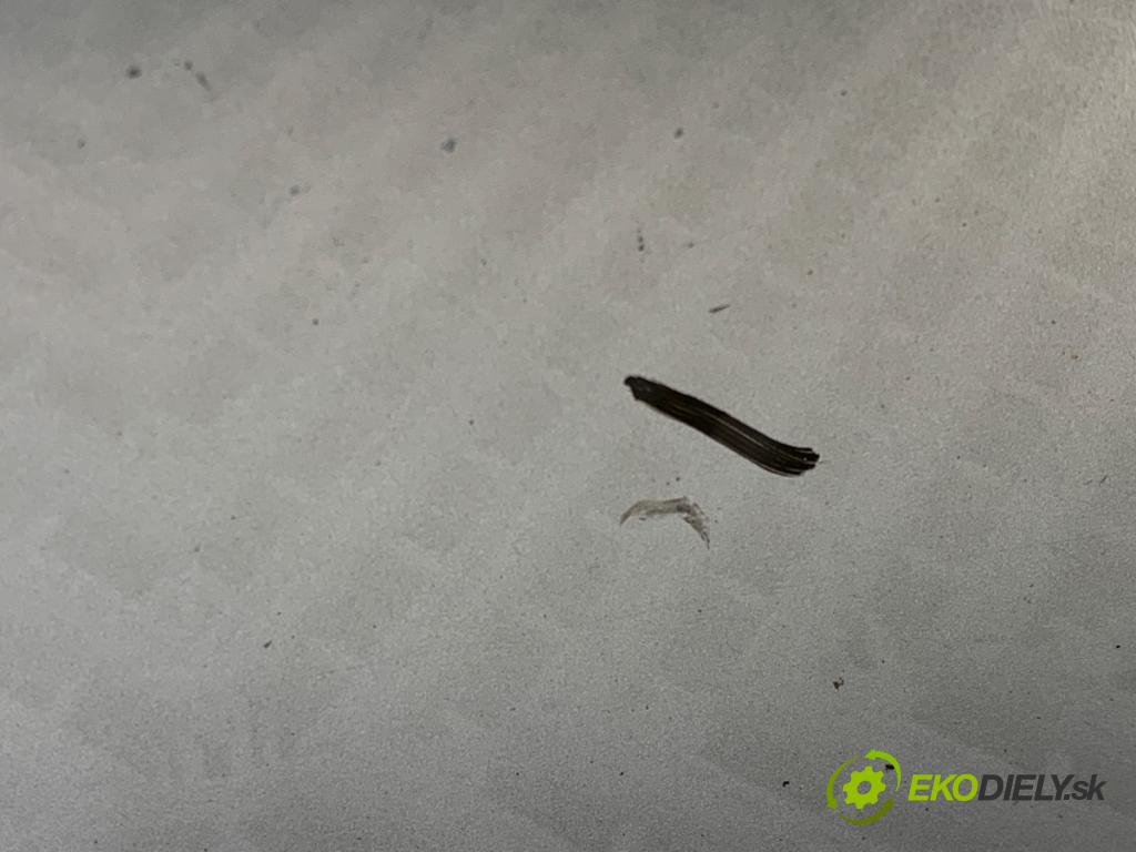 AUDI A4 B8 Kombi 2008 140 kW 2.7 TDI 2698 Dvere ľavy zad LX7W