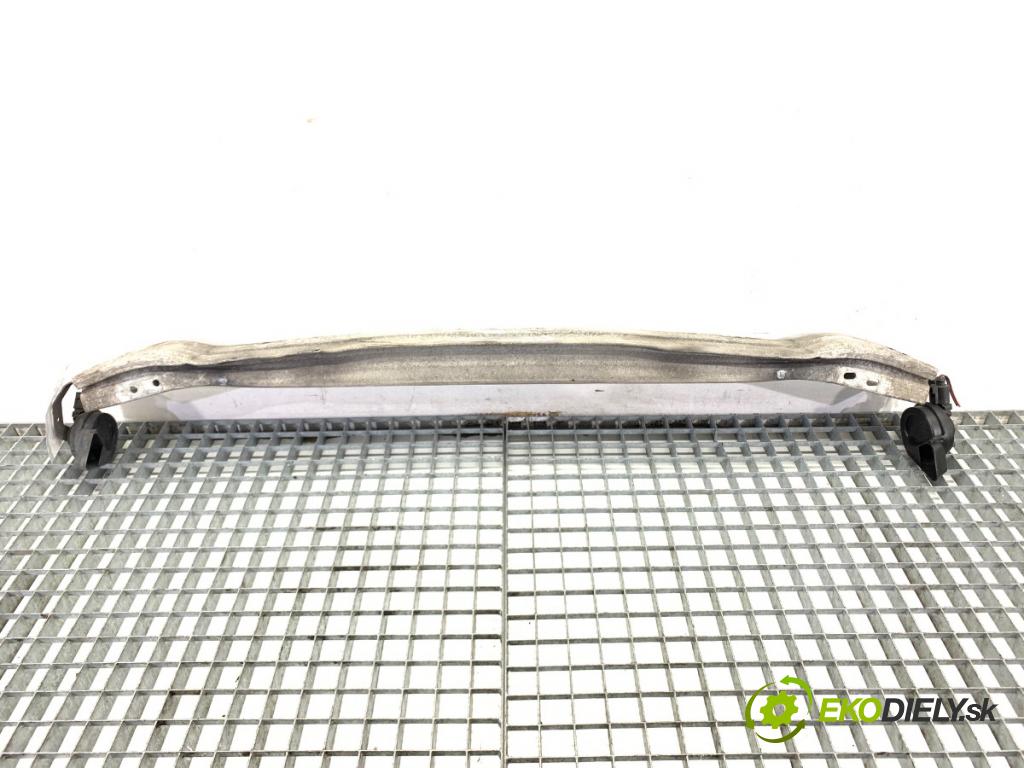 AUDI A4 B8 Kombi 2008 140 kW 2.7 TDI 2698 výztuha nárazníka přední část 8K0807113D (Přední výztuha)