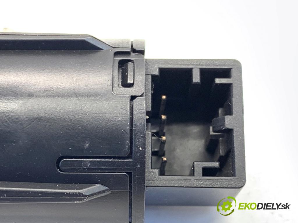 AUDI A4 B8 Kombi 2008 140 kW 2.7 TDI 2698 vypínač ZAPALOVÁNÍ: START/STOP 8K0905217