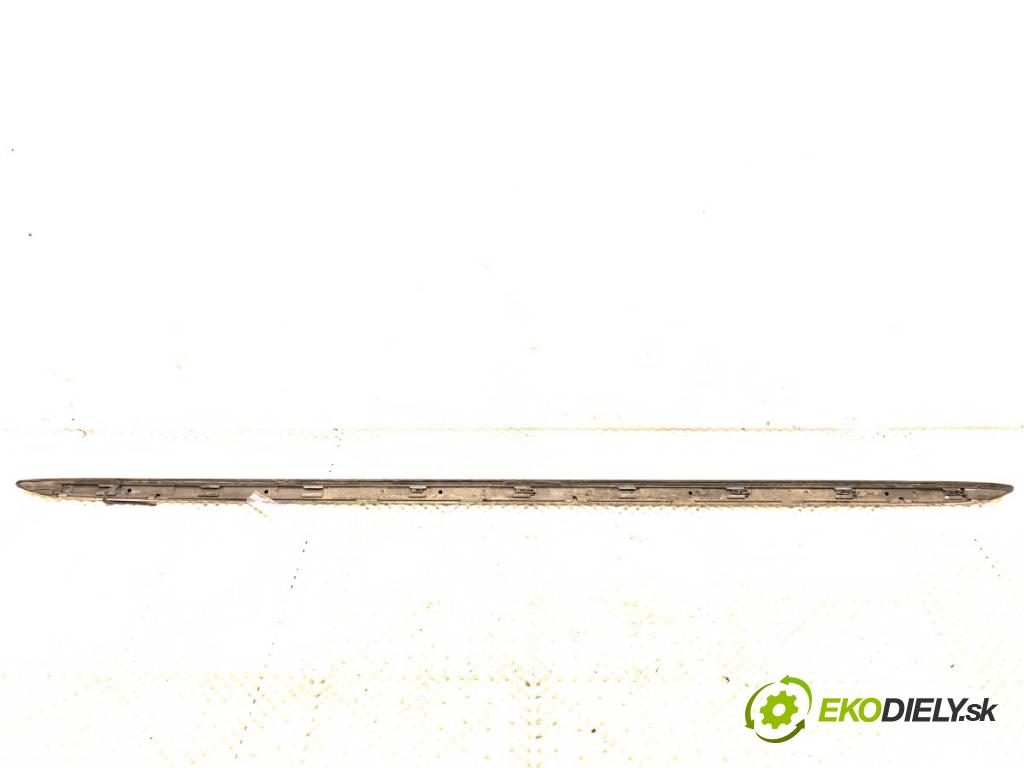 AUDI A4 B8 Kombi 2008 140 kW 2.7 TDI 2698 Lišta prahová pravy S-LINE 8K0854931A