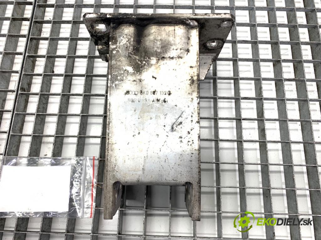 AUDI A4 B8 Kombi 2008 140 kW 2.7 TDI 2698 držák mačkání přední část levá strana 8K0807133C