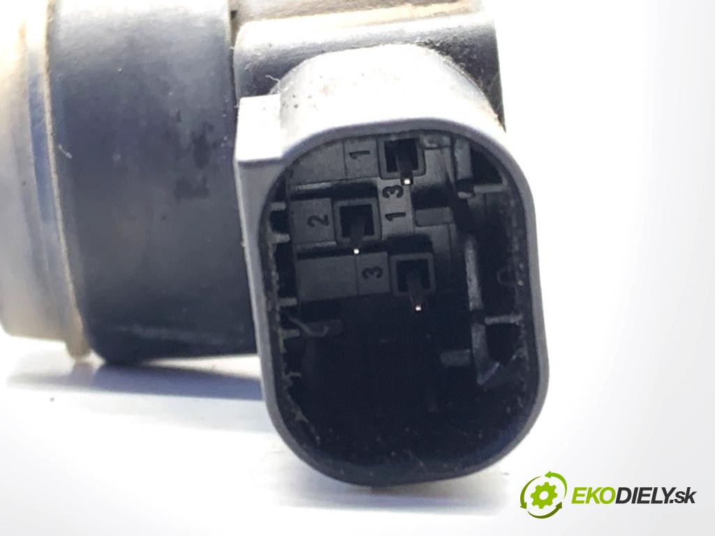 CITROEN DS5 liftback 2012 120 kW 2.0 HDi 165 1997 snímač PDC 96660163779V