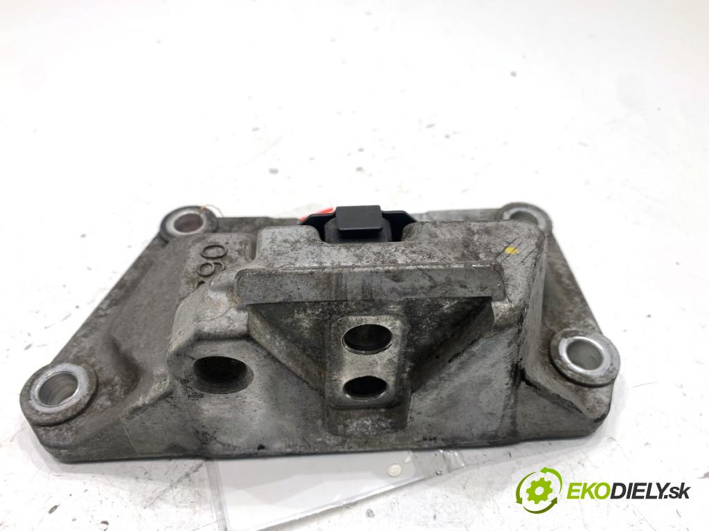 HYUNDAI ix35 SUV 2013 135 kW 2.0 CRDi 4WD 1995 Držiak prevodovky