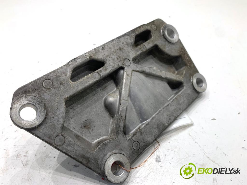 HYUNDAI ix35 SUV 2013 135 kW 2.0 CRDi 4WD 1995 Držiak prevodovky