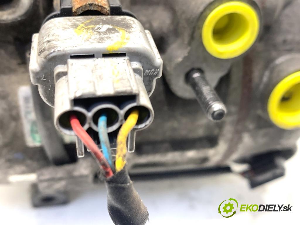 HYUNDAI ix35 SUV 2013 135 kW 2.0 CRDi 4WD 1995 Kompresor klimatizácie F500-BXDEA05 (Kompresor klimatizácie)