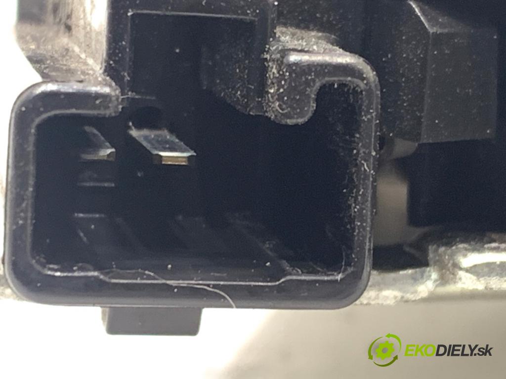 TOYOTA COROLLA E15 sedan 2008 93 kW 2.0 D-4D (ADE150) 1998 zámok dveří zadní část