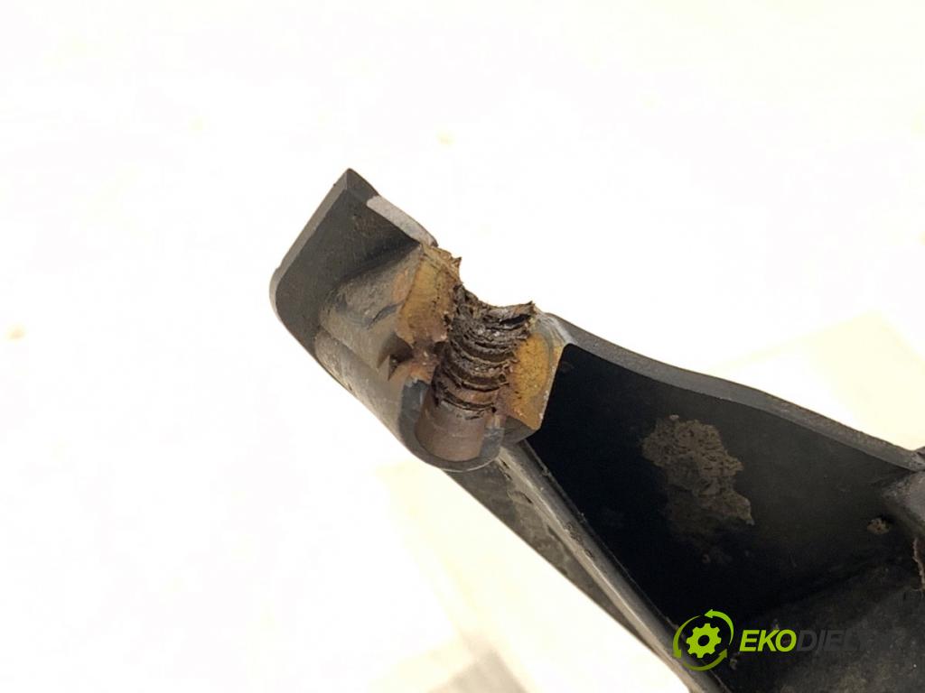 TOYOTA COROLLA E15 sedan 2008 93 kW 2.0 D-4D (ADE150) 1998 ostřikovače světla levý přední část