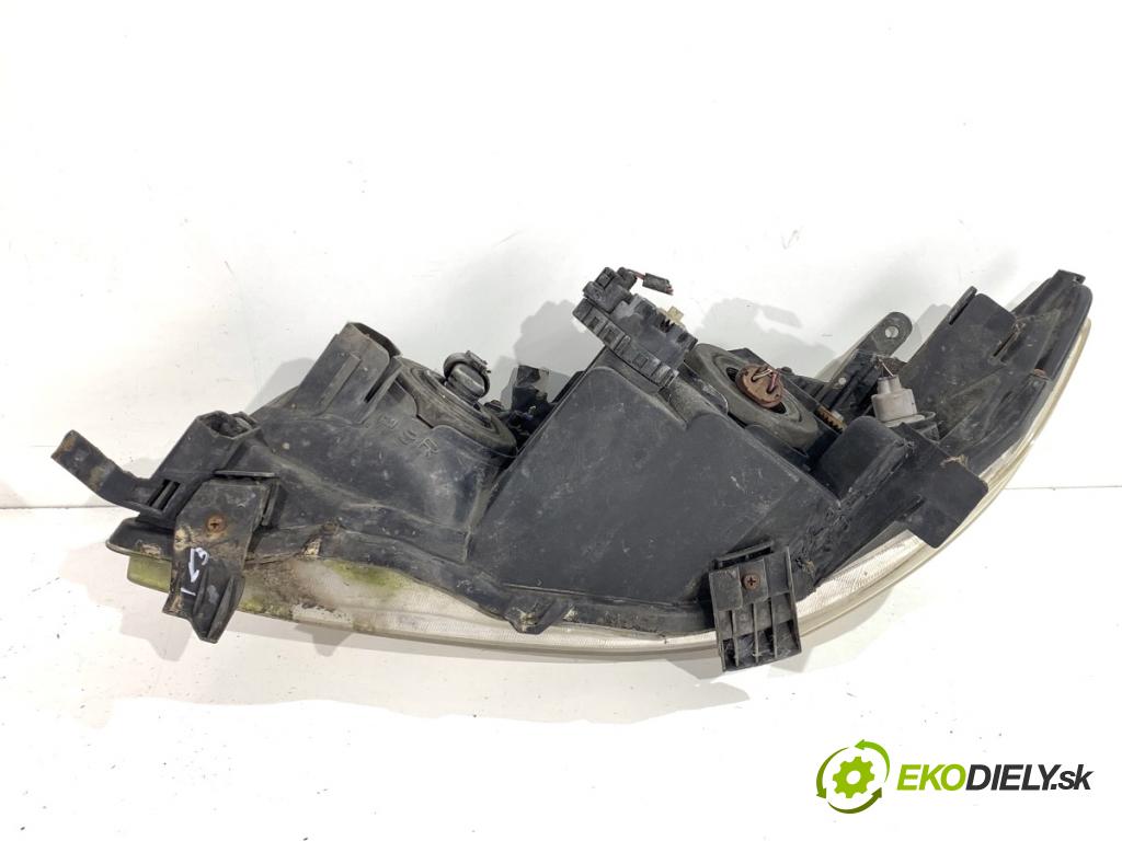 TOYOTA COROLLA E15 sedan 2008 93 kW 2.0 D-4D (ADE150) 1998 světlomet pravý přední část