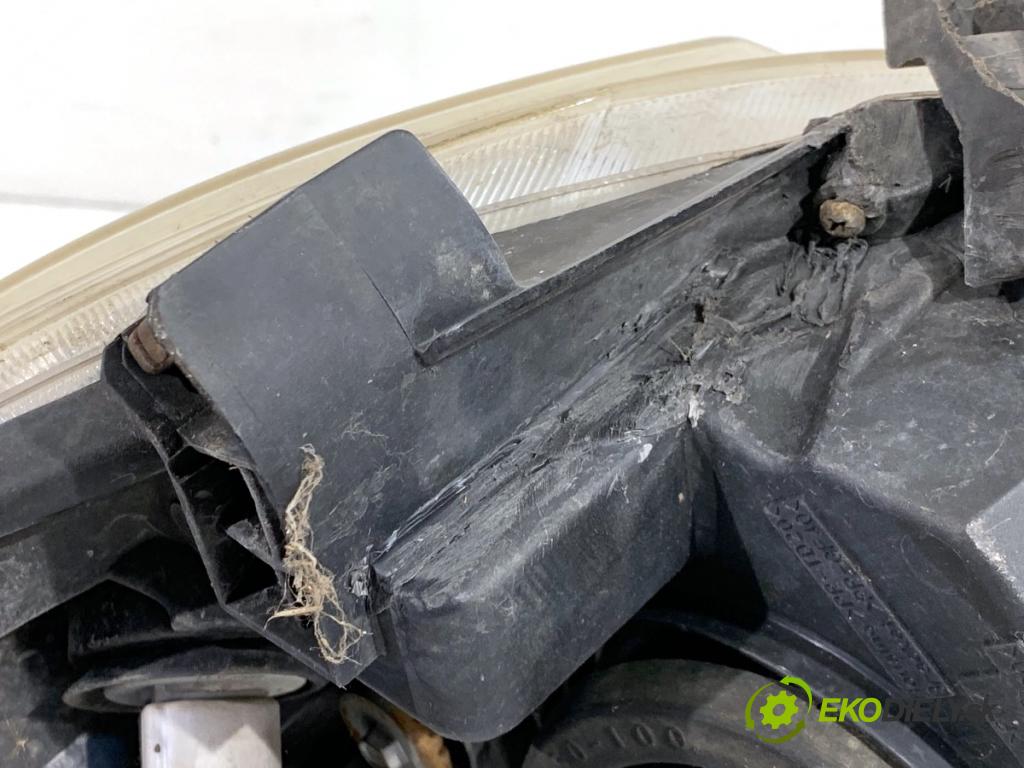 TOYOTA COROLLA E15 sedan 2008 93 kW 2.0 D-4D (ADE150) 1998 světlomet pravý přední část