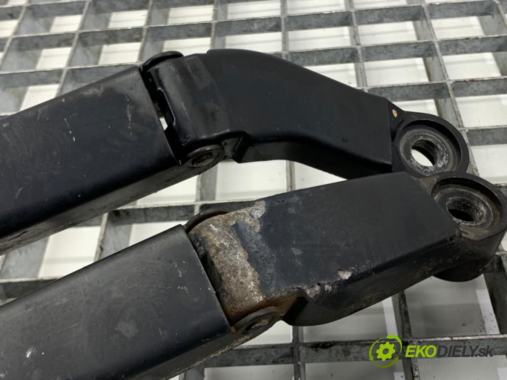 TOYOTA COROLLA E15 sedan 2008 93 kW 2.0 D-4D (ADE150) 1998 ramena stěrače přední část