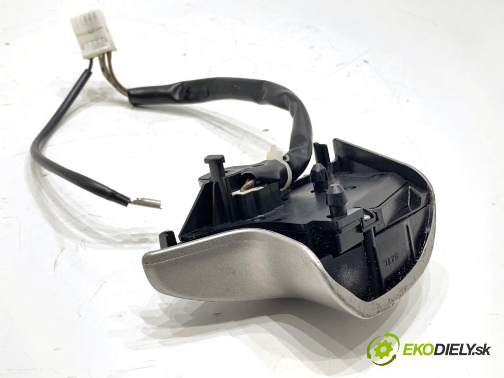 TOYOTA COROLLA E15 sedan 2008 93 kW 2.0 D-4D (ADE150) 1998 SPÍNAČE: volantu