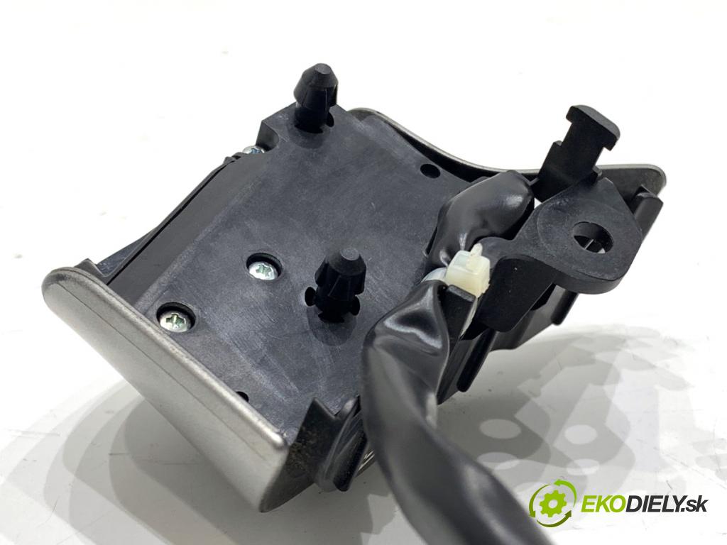 TOYOTA COROLLA E15 sedan 2008 93 kW 2.0 D-4D (ADE150) 1998 SPÍNAČE: volantu