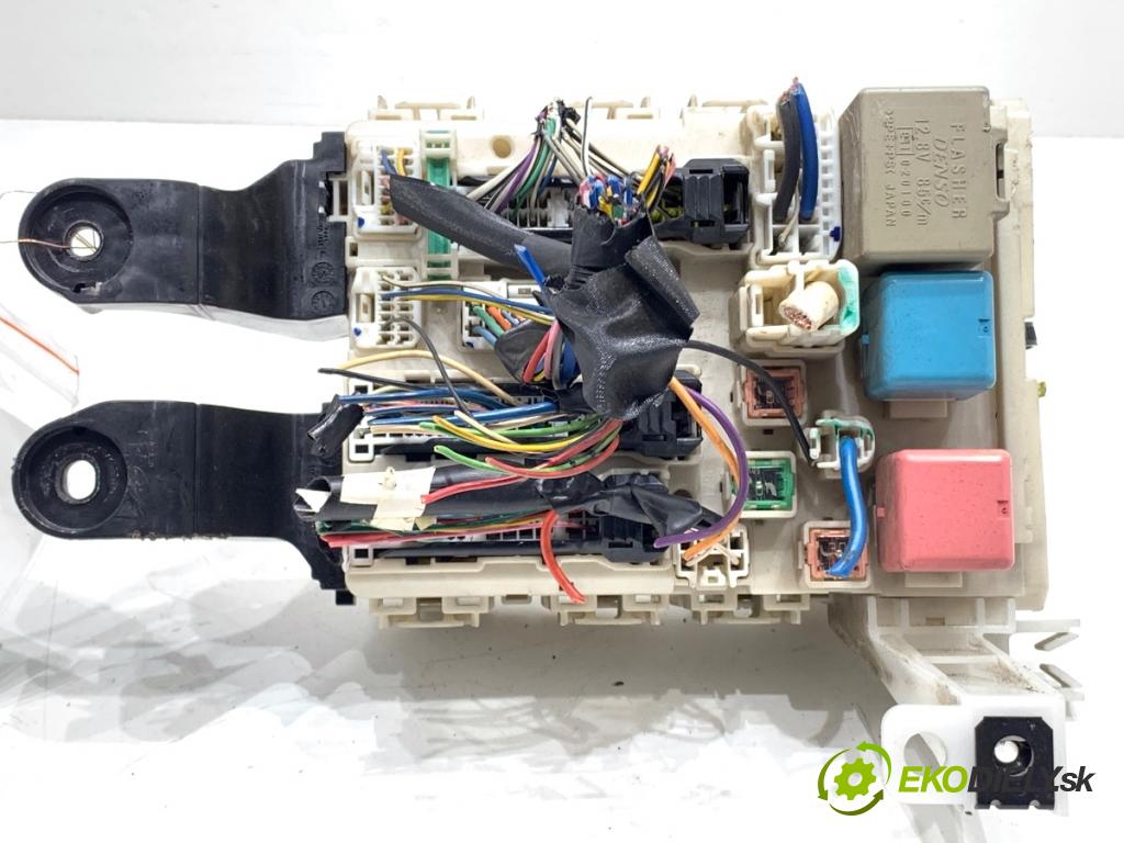 TOYOTA COROLLA E15 sedan 2008 93 kW 2.0 D-4D (ADE150) 1998 modul BSI 82730-02790 (Pojistková skříňka)