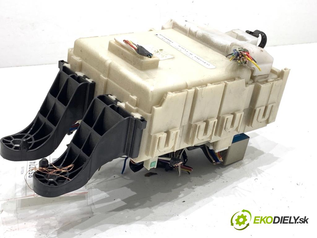 TOYOTA COROLLA E15 sedan 2008 93 kW 2.0 D-4D (ADE150) 1998 modul BSI 82730-02790 (Pojistková skříňka)