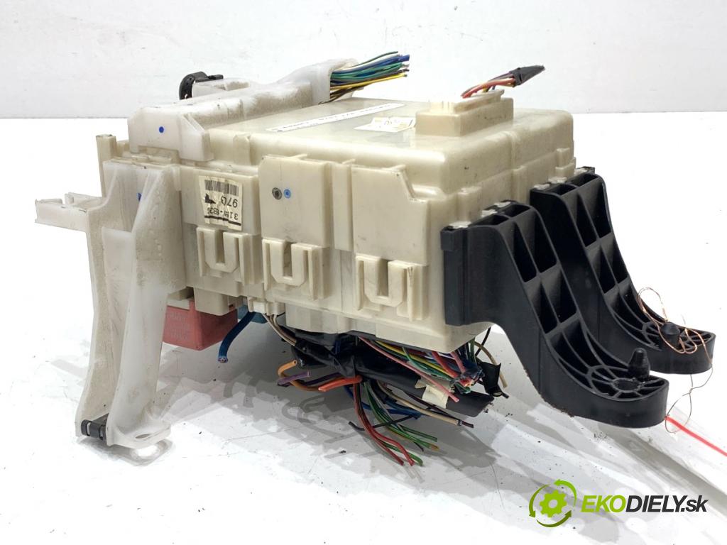 TOYOTA COROLLA E15 sedan 2008 93 kW 2.0 D-4D (ADE150) 1998 modul BSI 82730-02790 (Pojistková skříňka)