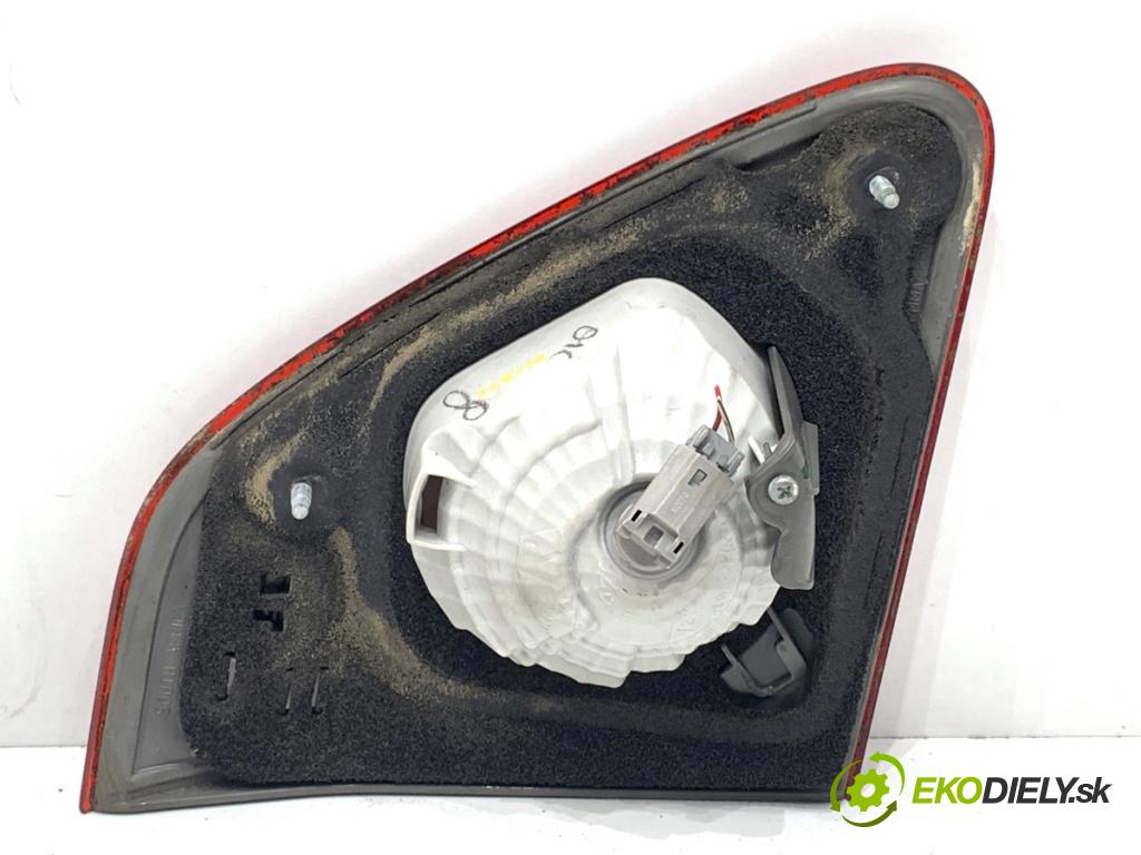 TOYOTA COROLLA E15 sedan 2008 93 kW 2.0 D-4D (ADE150) 1998 světlo pravý zadní část
