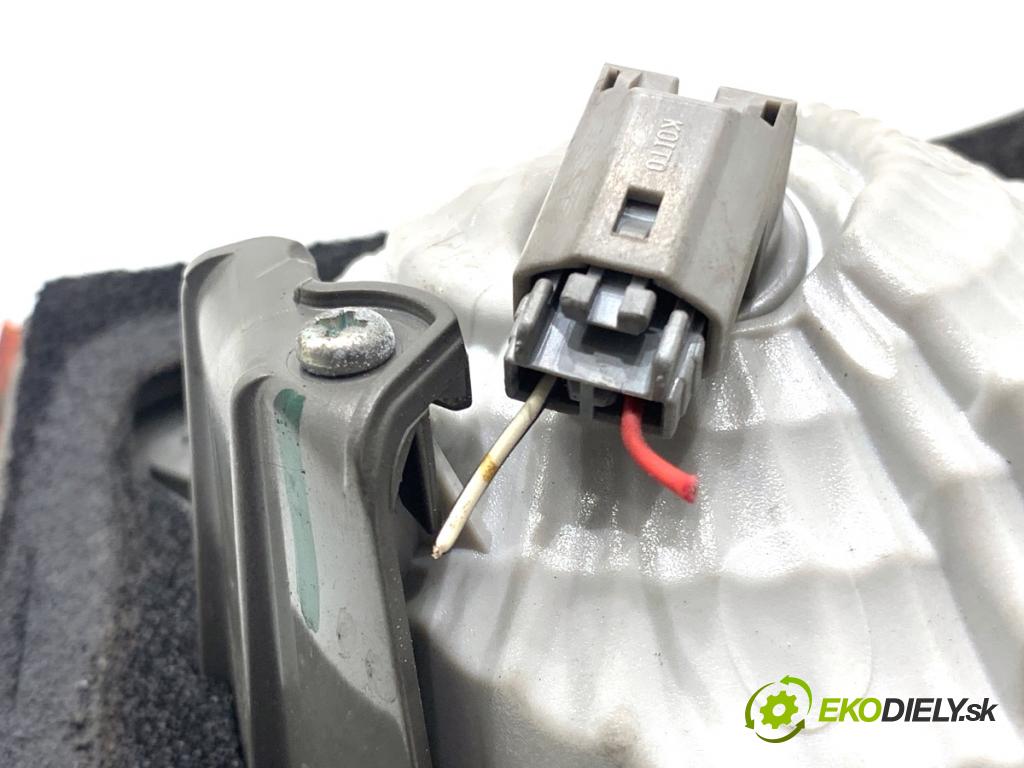 TOYOTA COROLLA E15 sedan 2008 93 kW 2.0 D-4D (ADE150) 1998 světlo pravý zadní část