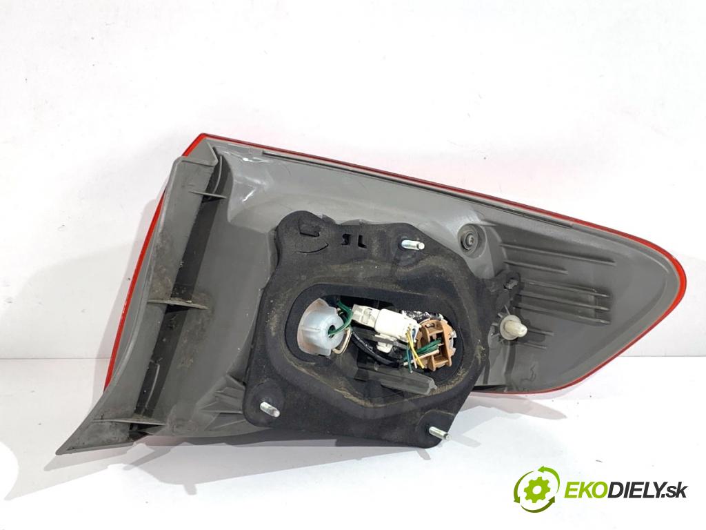 TOYOTA COROLLA E15 sedan 2008 93 kW 2.0 D-4D (ADE150) 1998 světlo levý zadní část