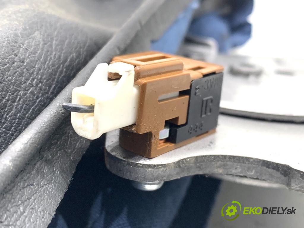 TOYOTA COROLLA E15 sedan 2008 93 kW 2.0 D-4D (ADE150) 1998 kulisa brzdy ruční brzdy