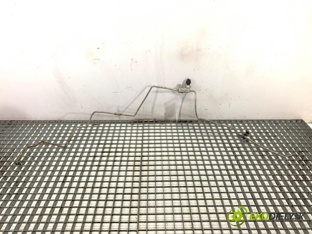 TOYOTA COROLLA E15 sedan 2008 93 kW 2.0 D-4D (ADE150) 1998 rúrka klimatizace 88710-02860 (Trubka klimatizace)