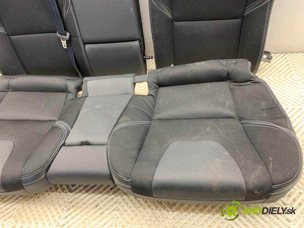 VOLVO V40 liftback 2016 88 kW D2 1969 Sedadlo druhý rad