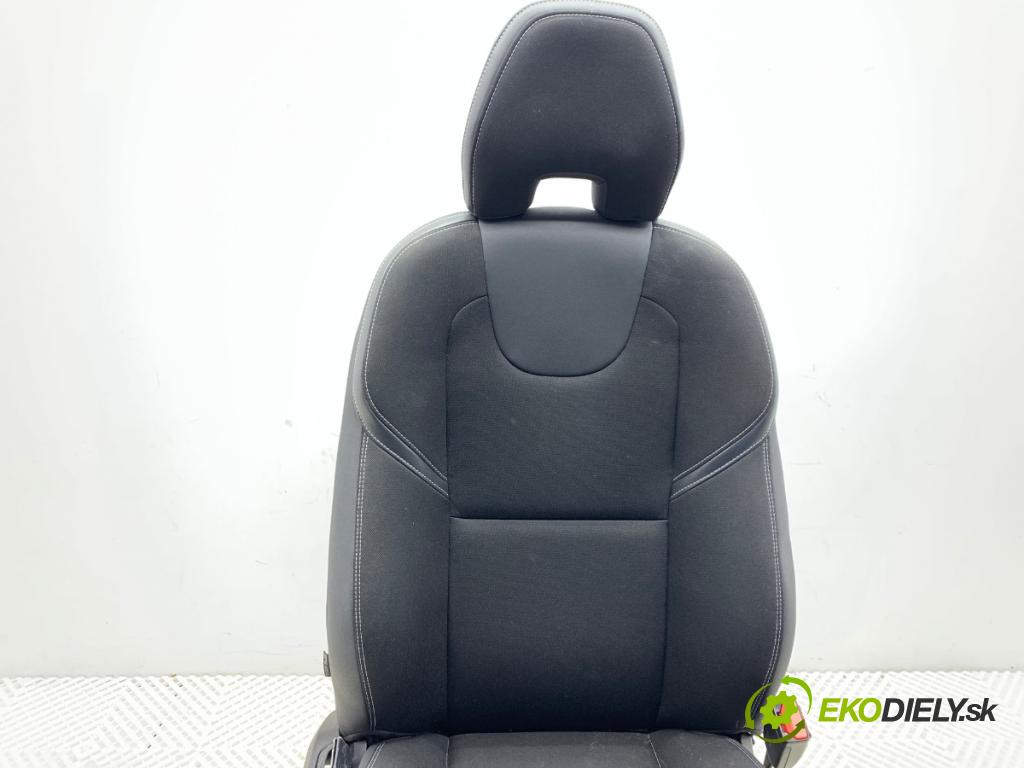 VOLVO V40 liftback 2016 88 kW D2 1969 Sedadlo pravy predný