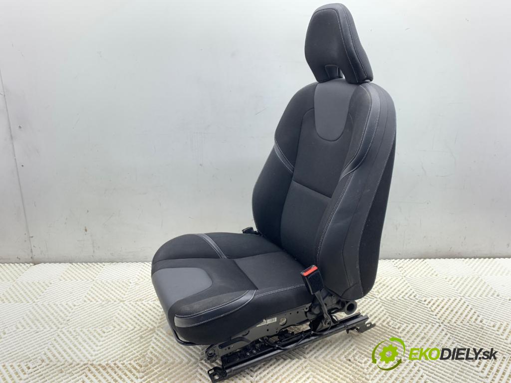 VOLVO V40 liftback 2016 88 kW D2 1969 Sedadlo pravy predný