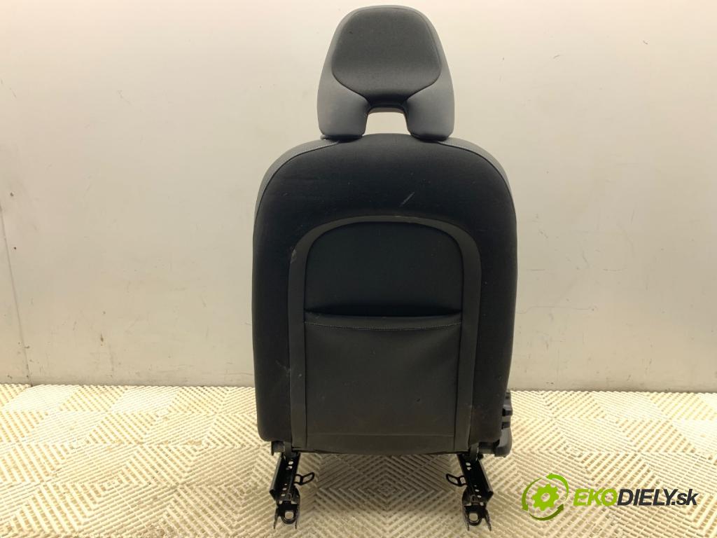 VOLVO V40 liftback 2016 88 kW D2 1969 Sedadlo pravy predný