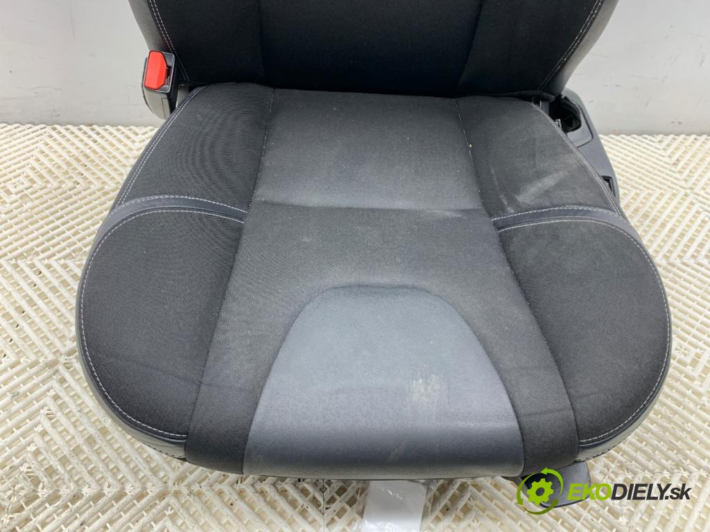 VOLVO V40 liftback 2016 88 kW D2 1969 Sedadlo ľavy predný